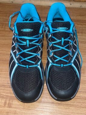 MBT Men’s Black and Blue Athletic Trainers